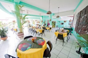 Frokost, lunsj og middag serveres, internasjonale retter 