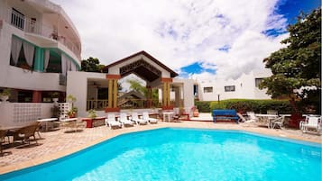 Outdoor pool, sun loungers