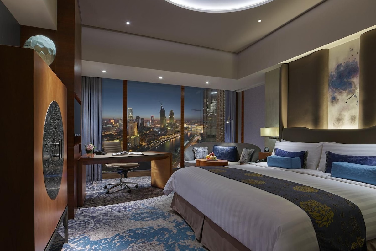 Literie hypoallergénique, couette en duvet, minibar, coffre-fort