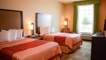 2 Queen Bed Non-Smoking | Trang trí khác biệt, trang bị nội thất với thiết kế riêng biệt, bàn