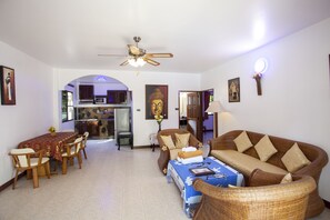 Traveller Room | Living room - Ya Nui Resort (Rawai)