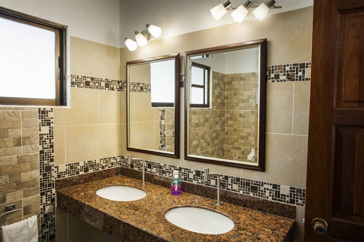 adventurer room | bathroom sink