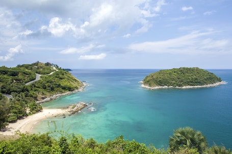 Beach nearby, free beach shuttle, beach towels. Ya Nui Resort