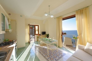 Panoramic Apartment | Living area | Flat-screen TV - La Sorgente del Sole (Positano)