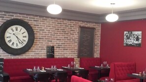 Restaurant - Hotel Le Cantal (Paris)