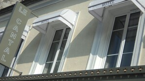 Exterior - Hotel Le Cantal (Paris)