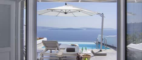 Honeymoon Suite, Pool, Caldera View | Terrace/patio