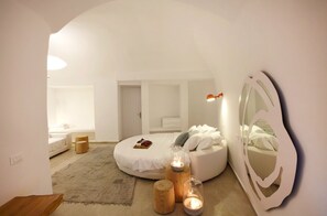 Grand Suite, Pool, Caldera View | Minibar, in-room safe, individually furnished, desk - Santorini Secret Suites & Spa (Santorini)