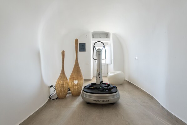 Grand Suite, Pool, Caldera View | Minibar, in-room safe, individually furnished, desk - Santorini Secret Suites & Spa (Santorini)