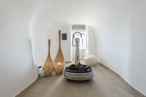Grand Suite, Pool, Caldera View | 1 yatak odası, minibar, odada kasa, ayrı ayrı döşenmiş