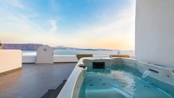 Pure Suite, Hot Tub, Caldera View | Βεράντα/αίθριο