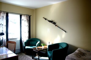 Economy Single Room, Shared Bathroom | Individually decorated, desk, cots/infant beds, rollaway beds