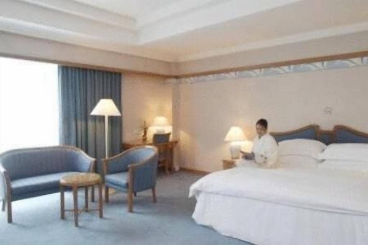 minibar, in-room safe, soundproofing, iron/ironing board