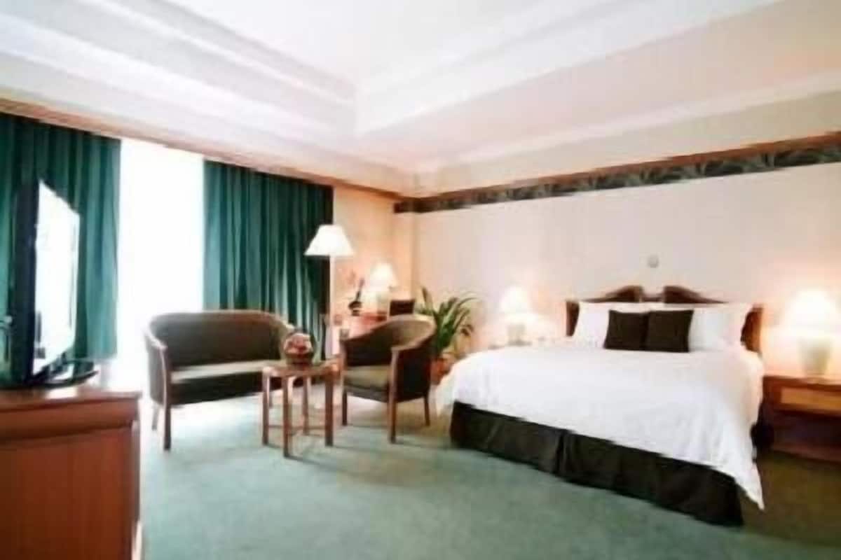 minibar, in-room safe, soundproofing, iron/ironing board