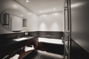 مستلزمات مجانية للعناية الشخصية، مجففات شعر، مناشف