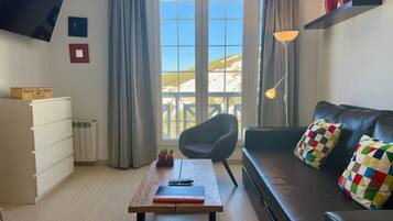 Superior Apartment, 1 Bedroom, Kitchen, Mountain View (4 People) | Premium bedding, down comforters, individually decorated