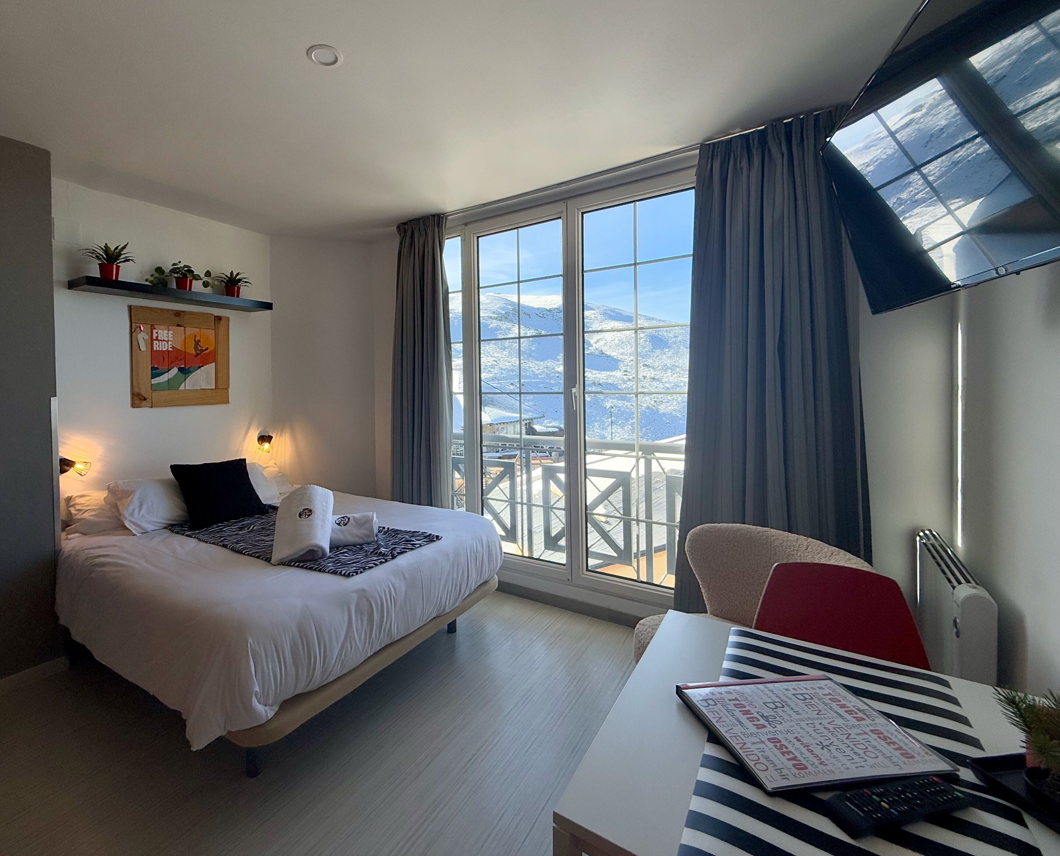 Estudio básico | Ropa de cama de alta calidad, edredones de plumas, decoración individual