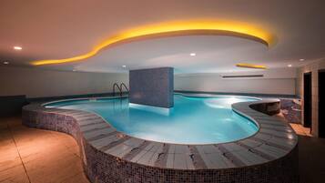 Indendørs pool