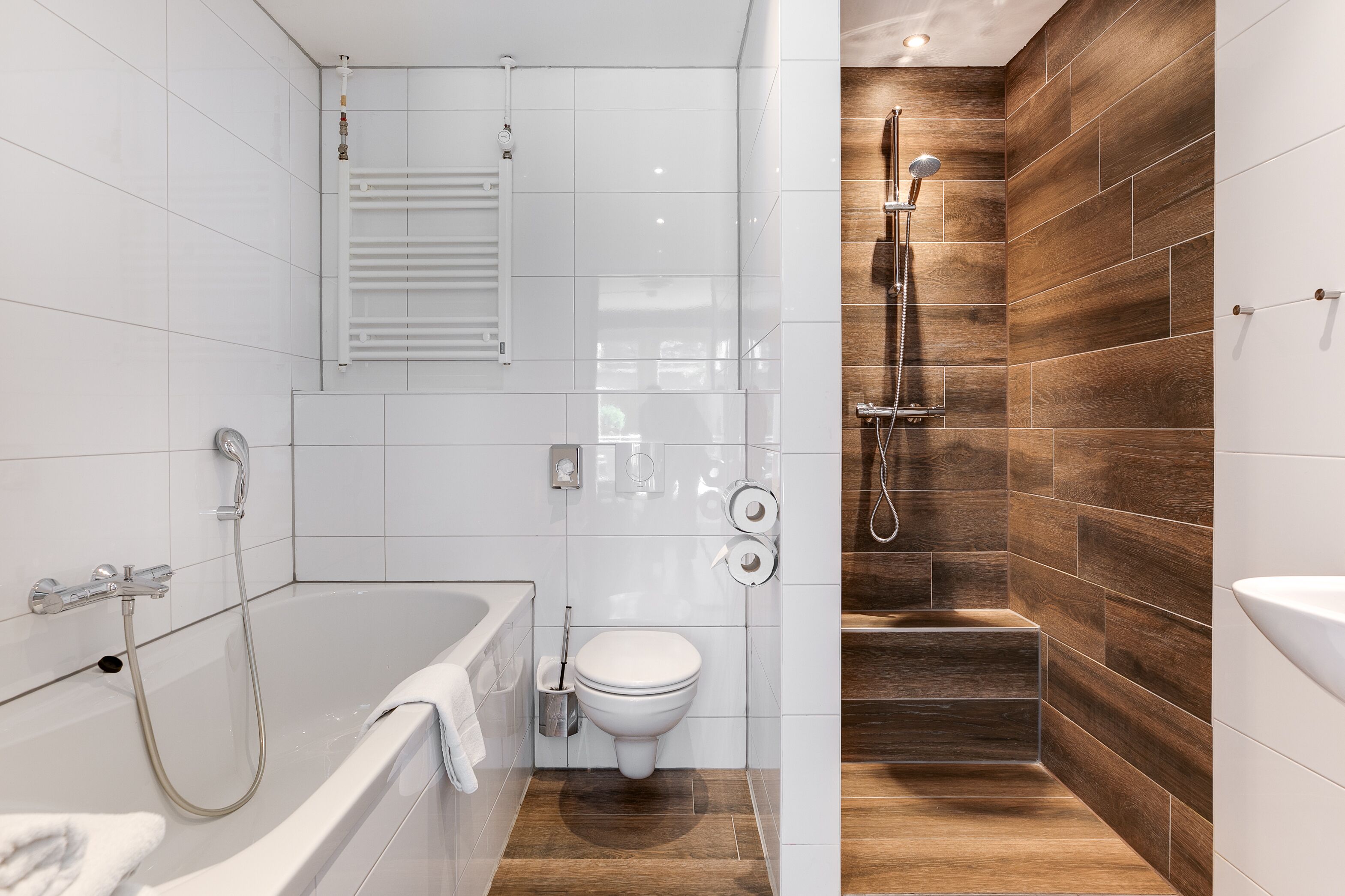 deluxe double or twin room | bathroom | free toiletries, hair dryer, towels