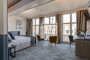 Quarto casal ou duplo luxo, vista para o canal | 1 quarto, roupas de cama antialérgicas, cofres nos quartos, escrivaninha