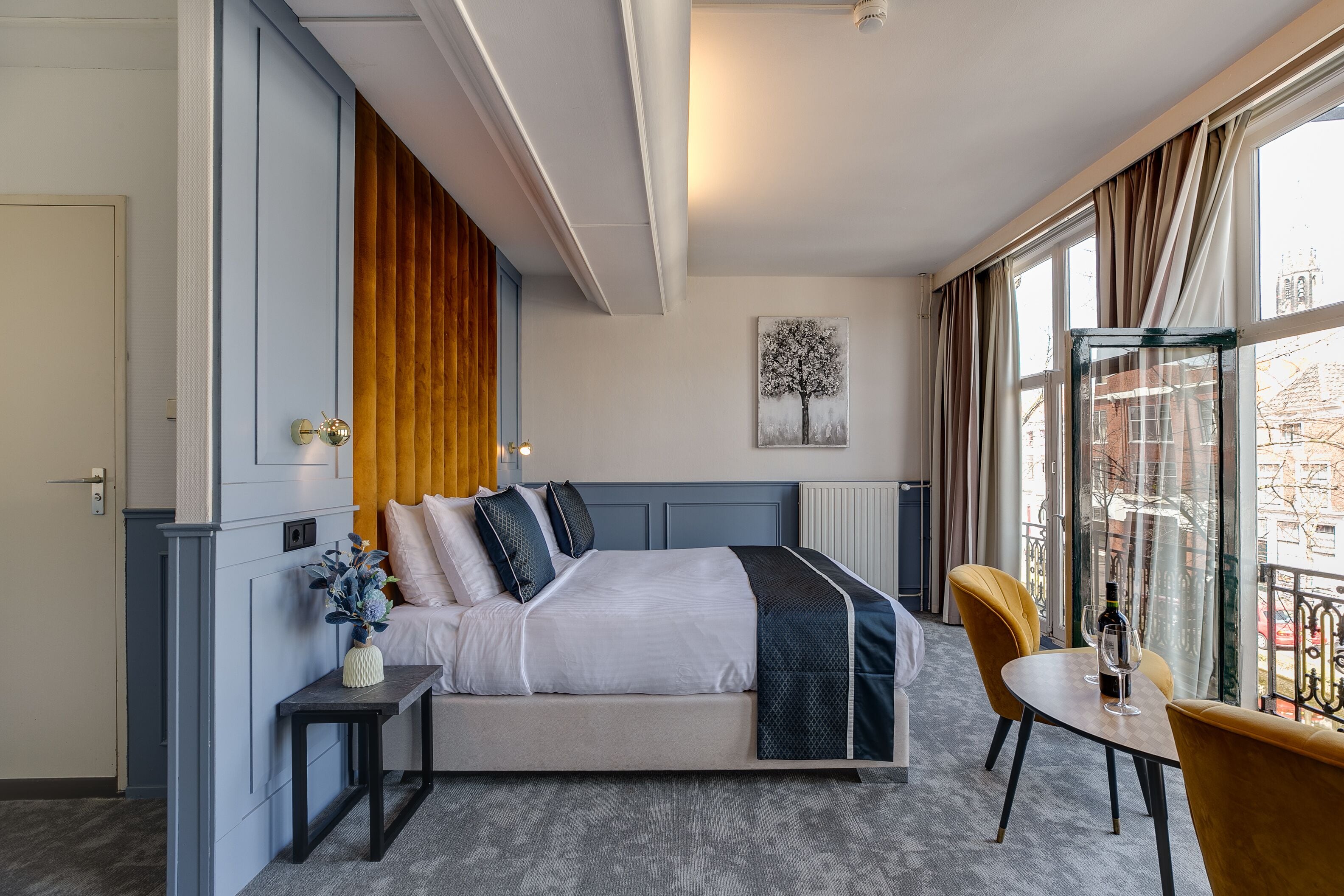 deluxe double or twin room, canal view | hypo-allergenic bedding, in-room safe, desk, iron/ironing board