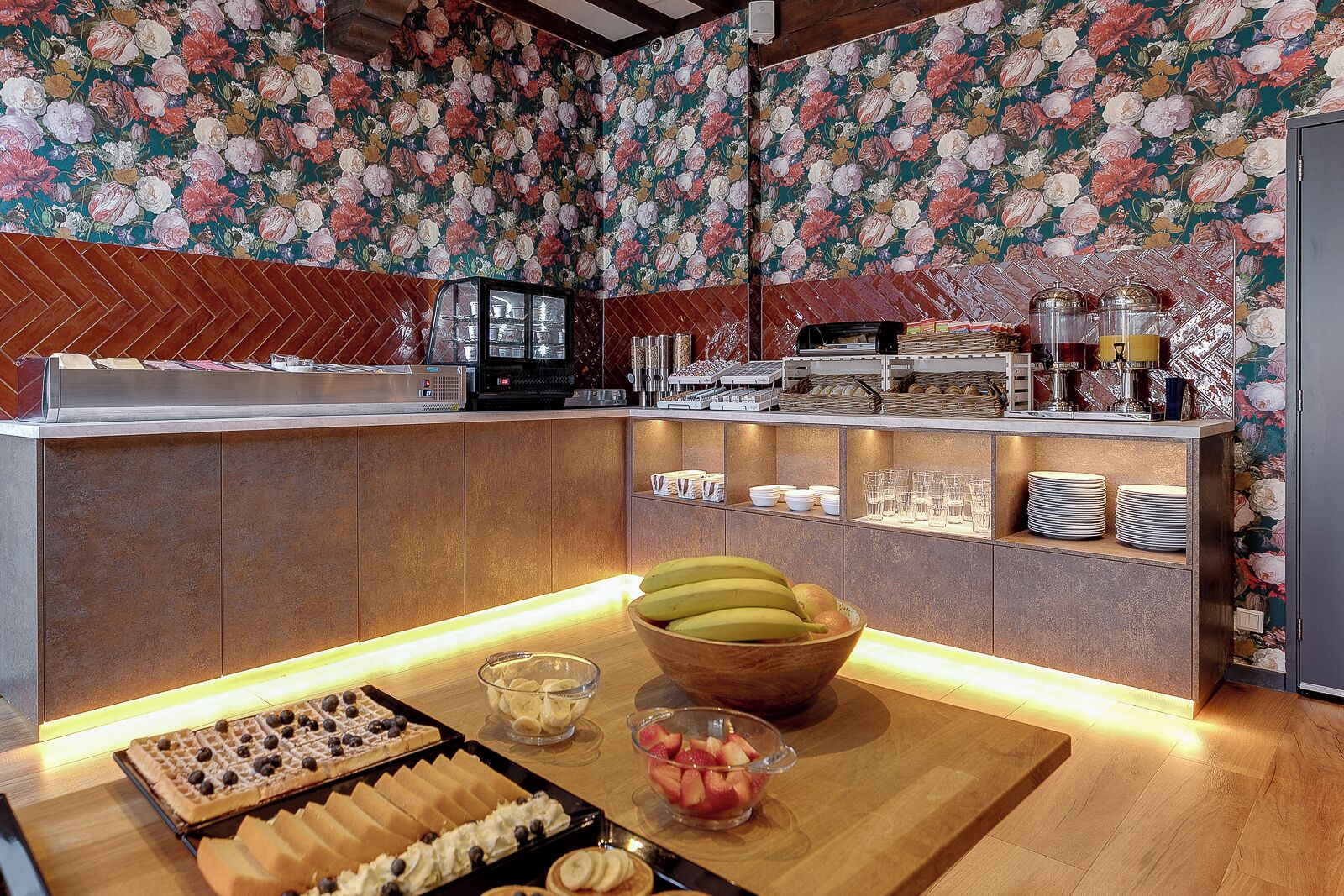 Petit déjeuner buffet (15 EUR par personne)