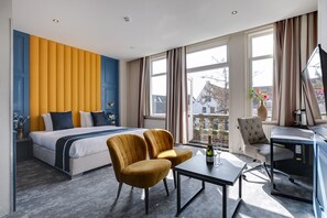 豪華雙人或雙床房 | 防敏寢具、房內夾萬、書桌、熨斗/熨衫板