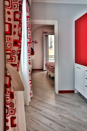 Appartement, 1 chambre, balcon (Via Truglio, 1) | Coin cuisine privé | Grand réfrigérateur, micro-ondes, plaque de cuisson