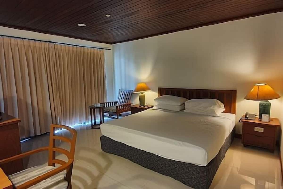 1 dormitorio, minibar, caja fuerte y cortinas opacas
