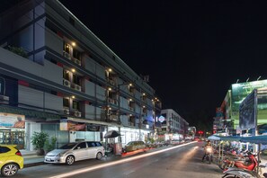 Front of property – evening/night - City Hotel (Krabi)