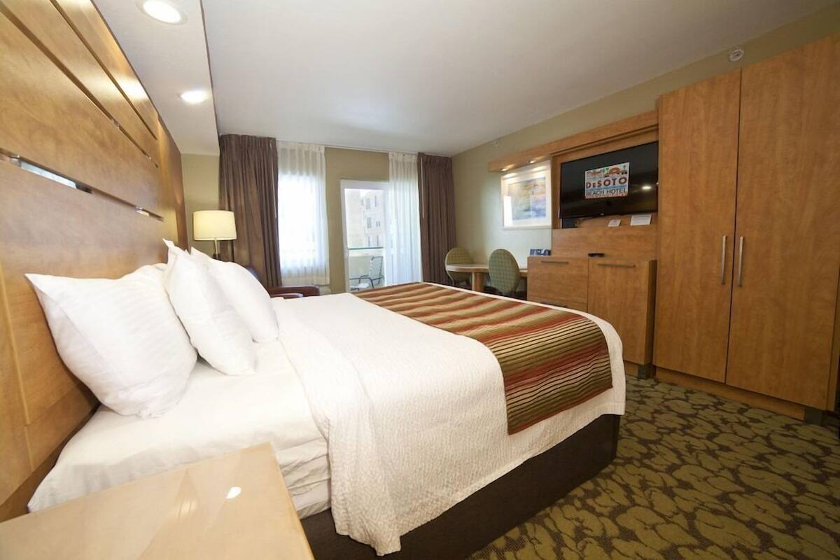 In-room safe, soundproofing, iron/ironing board, WiFi (free)