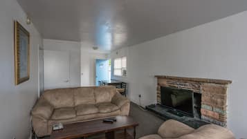 1 bedroom, desk, free WiFi