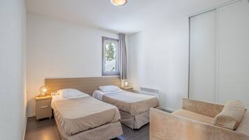 Free cots/infant beds, WiFi, bed sheets