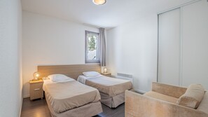 Apartment, 3 Bedrooms (10 Pers) | Free cribs/infant beds, WiFi, bed sheets