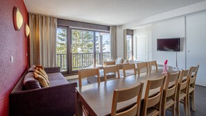 Apartment, 3 Bedrooms (10 Pers) | Living area