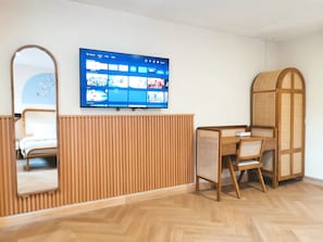 Villa Deluxe - 4 sovrum | 4 sovrum, värdeförvaringsskåp på rummet och skrivbord