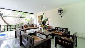 Deluxe Three Bedrooms Villa | Living area | 32-inch flat-screen TV with cable channels, LCD TV, Netflix