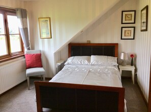 Standard Double Room, Ensuite | Iron/ironing board, bed sheets - Ardoch Cottage Bed & Breakfast (Alexandria)
