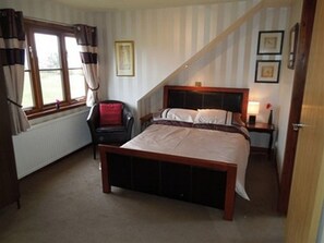 Standard Double Room, Ensuite | Iron/ironing board, bed sheets - Ardoch Cottage Bed & Breakfast (Alexandria)