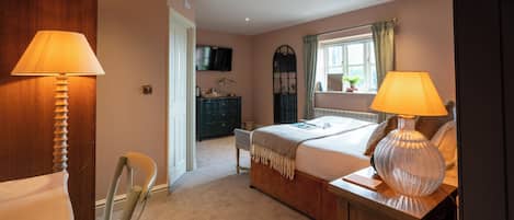Desk, soundproofing, iron/ironing board, WiFi (free)