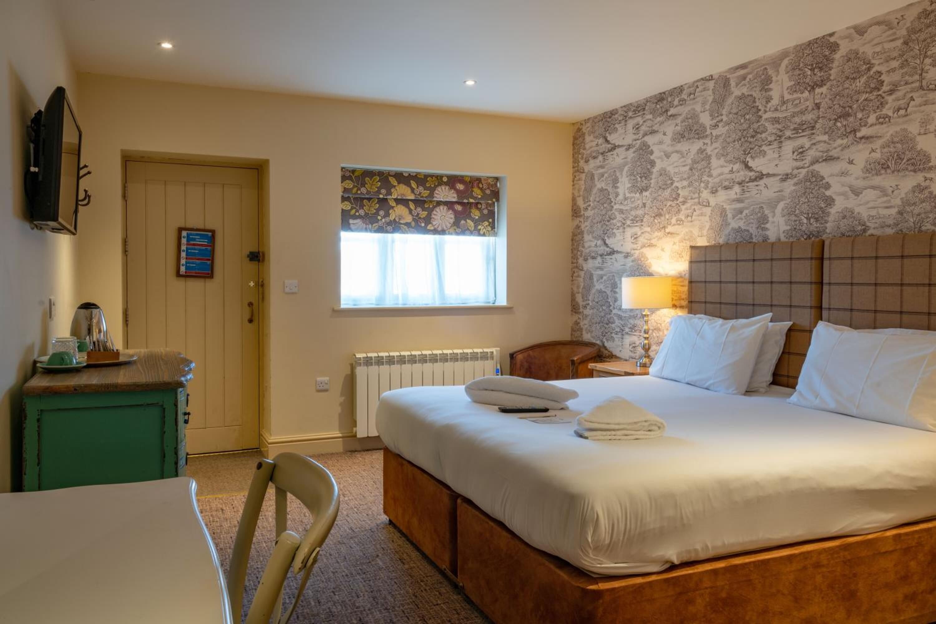 desk, soundproofing, iron/ironing board, free wifi