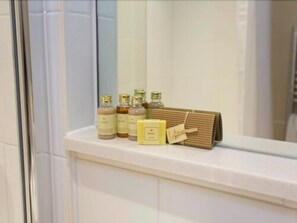 Shower, hair dryer, towels - Crown Inn (Chippenham)