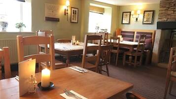 Desayuno (GBP 15.00 por persona)