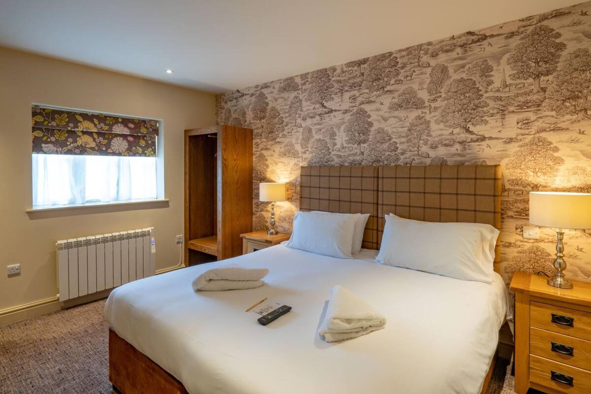 desk, soundproofing, iron/ironing board, free wifi