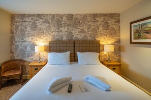 Desk, soundproofing, iron/ironing board, free WiFi - Crown Inn (Chippenham)