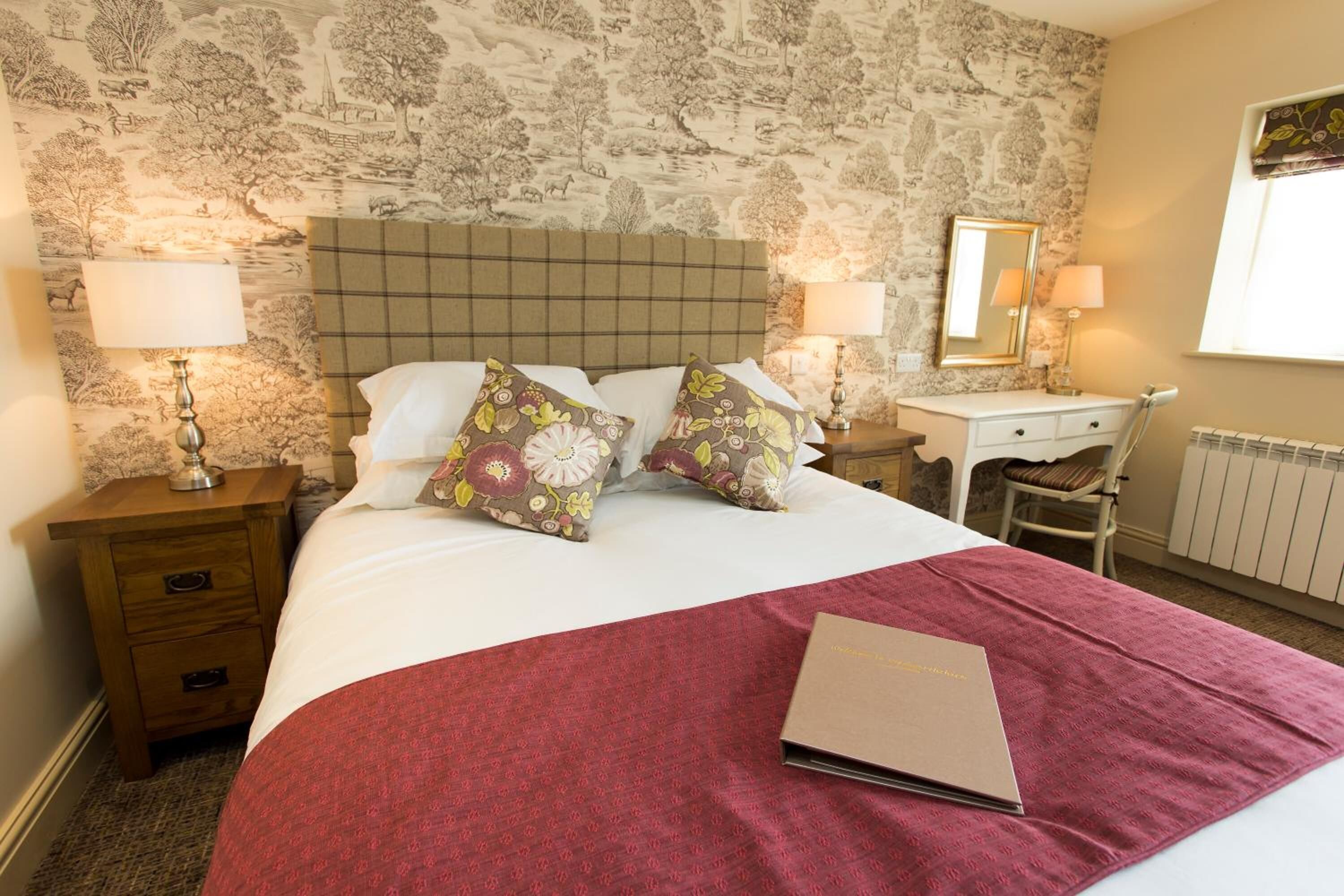 desk, soundproofing, iron/ironing board, free wifi