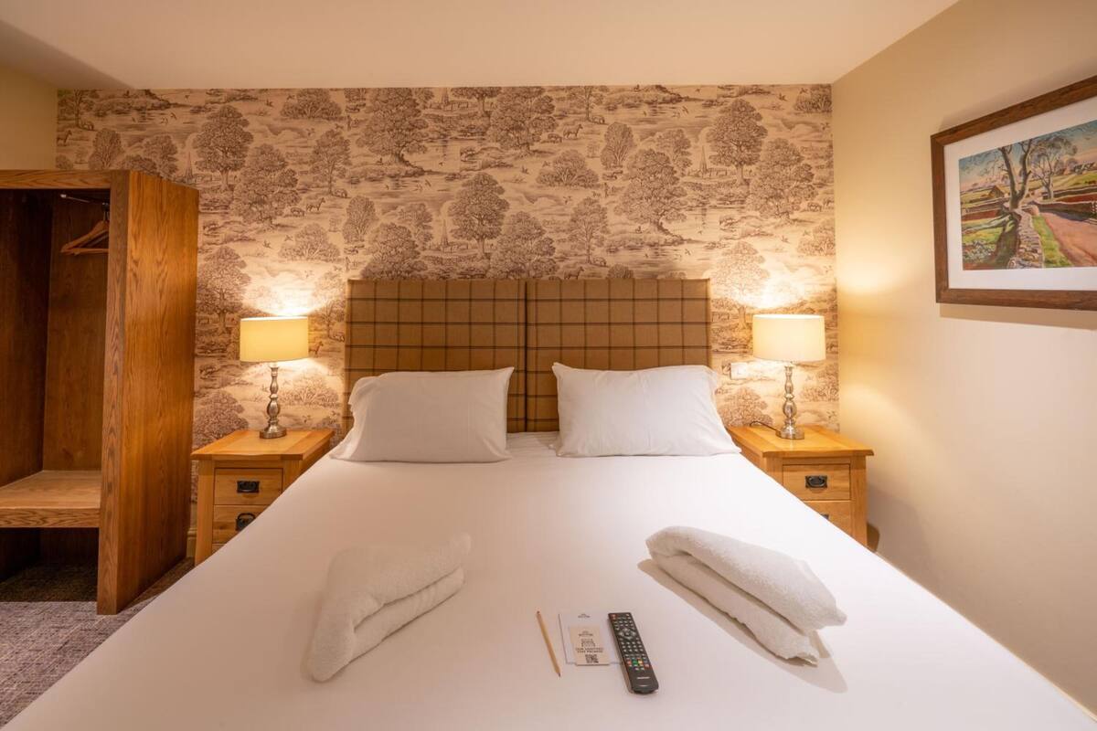 desk, soundproofing, iron/ironing board, free wifi