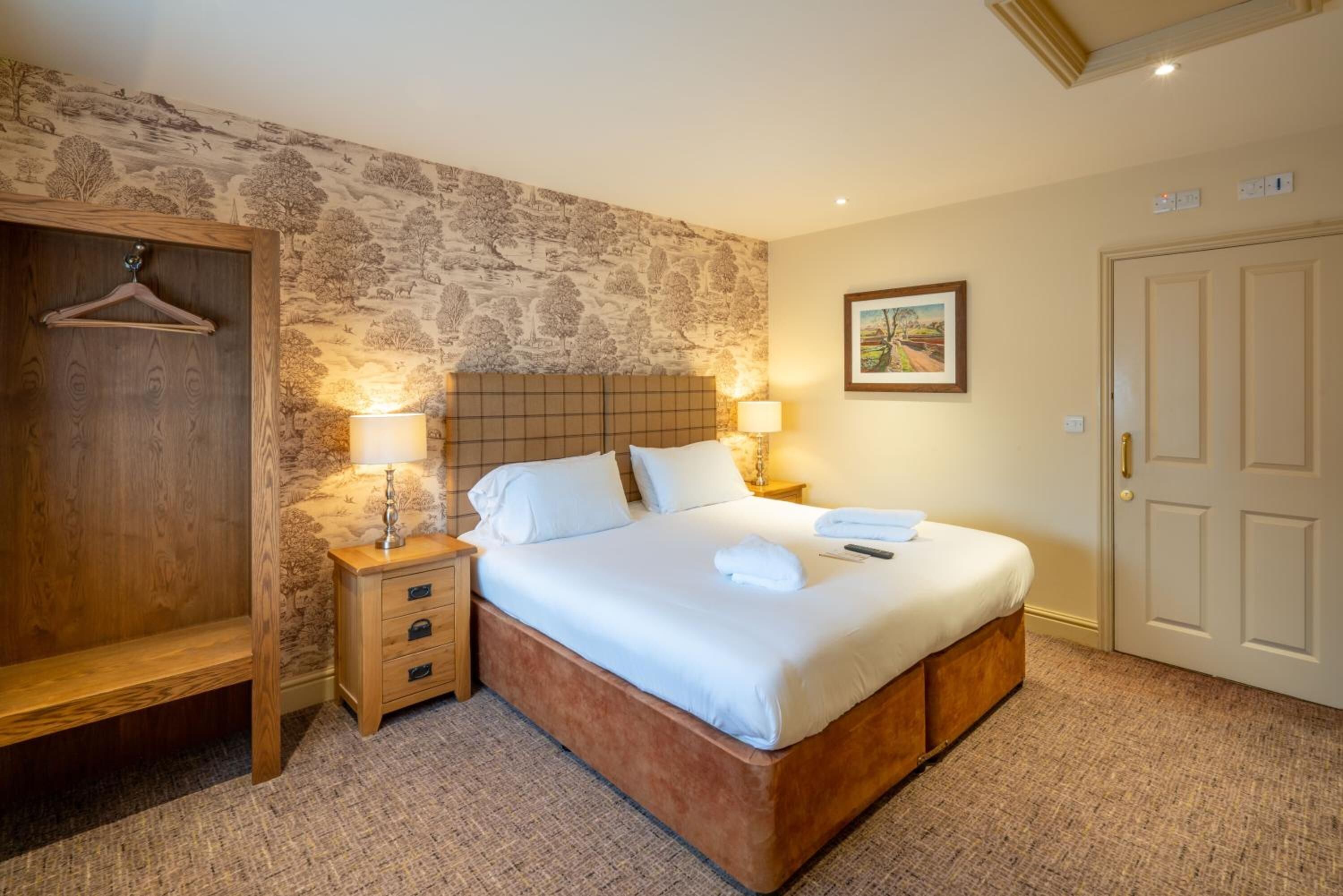 desk, soundproofing, iron/ironing board, free wifi