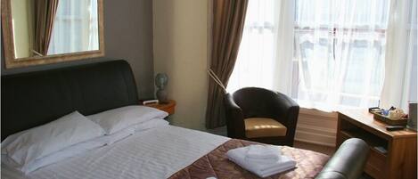 Habitación doble Premier, baño en la habitación (Sleeps up to 3) | Imagen general