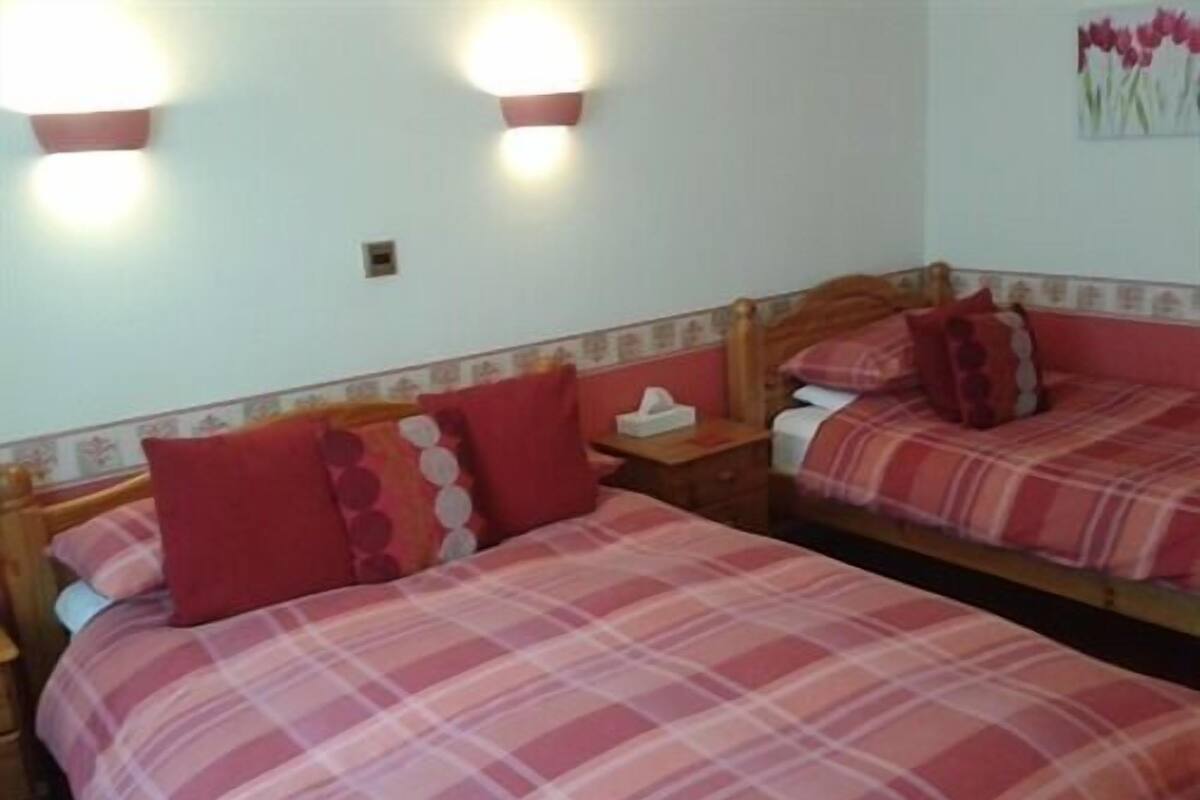 Standard Suite, Ensuite (2A and 1C) | Iron/ironing board, WiFi (free)